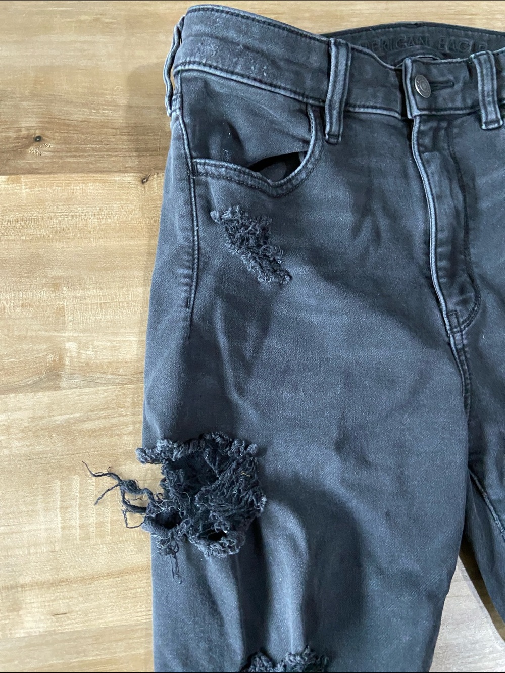American Eagle Distressed Black Skinny Jeans - Picture 5 of 9